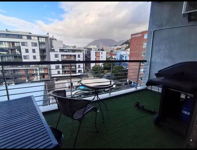 2 BEDROOM PROPERTY TO RENT IN GREEN POINT UPPER